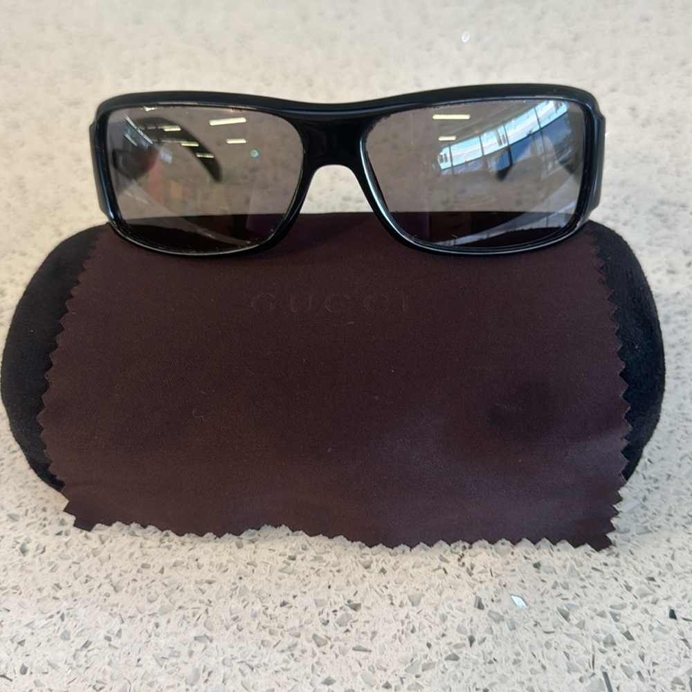 Gucci Rectangle Sunglasses Black Frames - image 2
